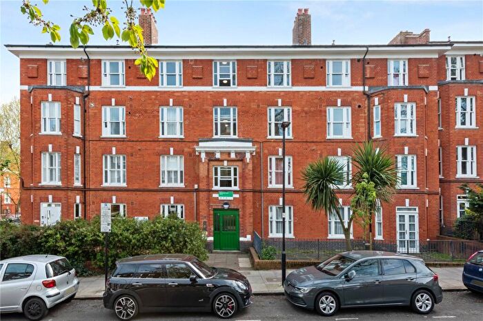 2 Bedroom Apartment For Sale In Matthews Court, Highbury Grange, London, N5