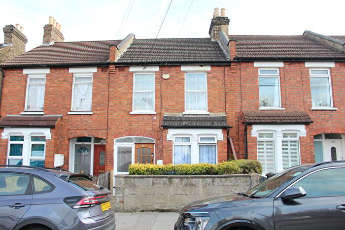 3 Bedroom Maisonette To Rent In Ecclesbourne Road, Thornton Heath, CR7