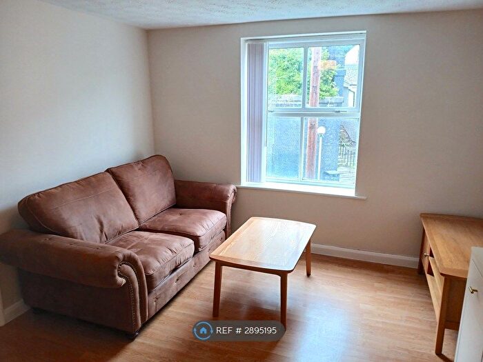 1 Bedroom Flat To Rent In Ardmore Close, Nottingham, NG2