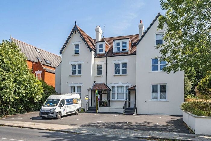 2 Bedroom Flat To Rent In Valley Road, Streatham, London, SW16