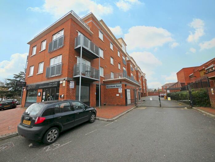 1 Bedroom Flat To Rent In High Street, Uxbridge, UB8