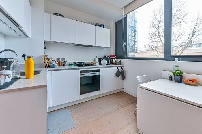 1 Bedroom Flat For Sale In Highgate Hill, Highgate, London, N19
