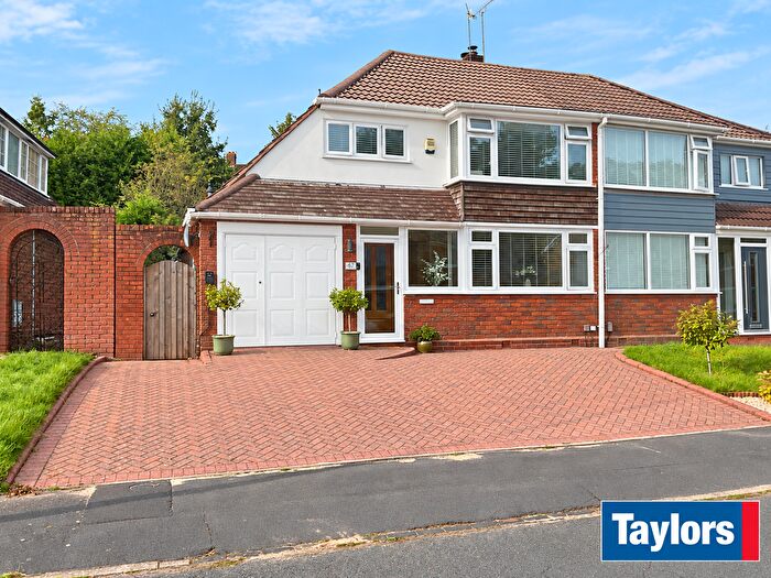 3 Bedroom Semi Detached House For Sale In Richmond Grove, Wollaston, Stourbridge, DY8
