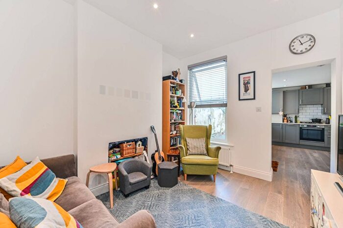 2 Bedroom Flat To Rent In Harewood Road, Colliers Wood, London, SW19