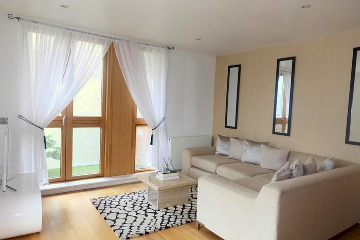 2 Bedroom Flat To Rent In Watermans Place, Wharf Approach, Leeds, LS1