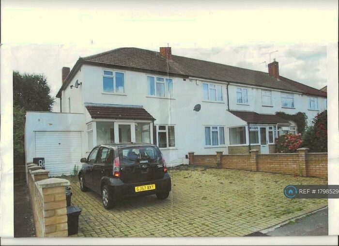 3 Bedroom Semi-Detached House To Rent In Charnwood Drive, London, E18