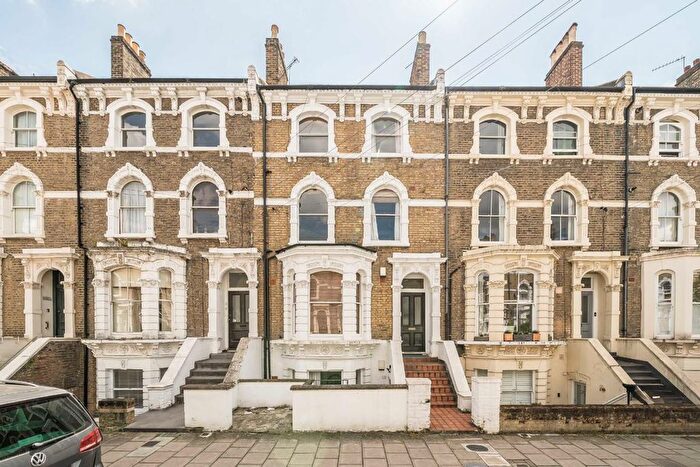 2 Bedroom Flat To Rent In Ferndale Road, Clapham, SW4