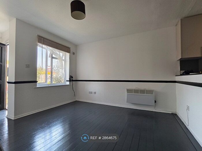 1 Bedroom Terraced House To Rent In Penn Road, Slough, SL3