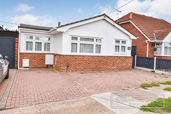 2 Bedroom Detached Bungalow For Sale In Metz Avenue, Canvey Island, SS8