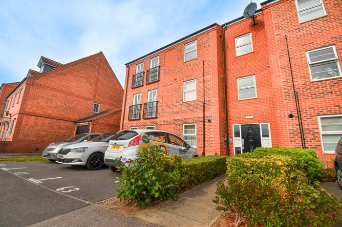 2 Bedroom Flat To Rent In Turners Court, Newport Pagnell Road, Northampton, NN4