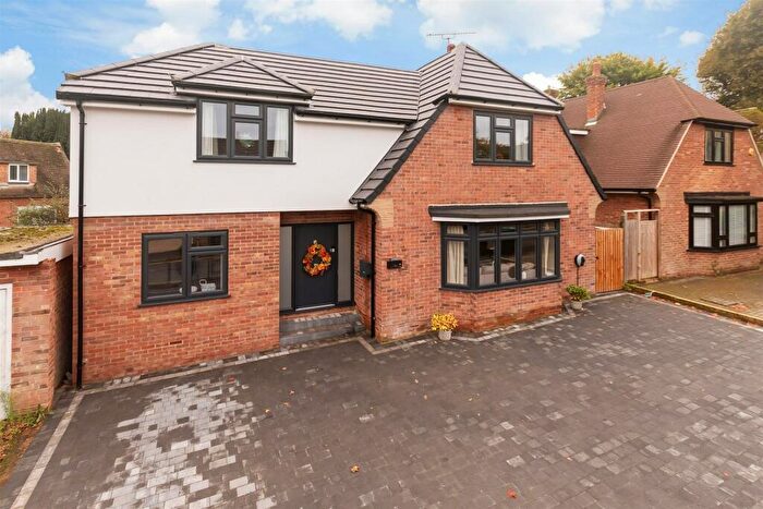 5 Bedroom Detached House For Sale In Cheshunt Close, Meopham, Kent, DA13