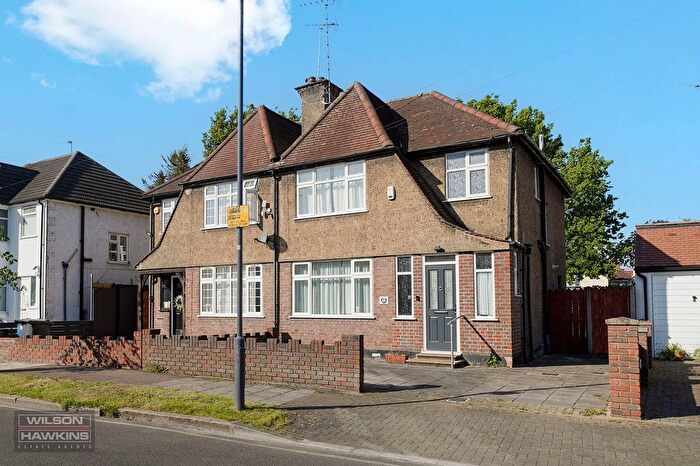 3 Bedroom Semi Detached House For Sale In Queens Walk, Harrow, HA1