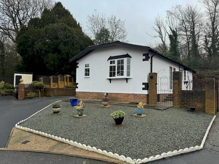 2 Bedroom Mobile/park Home For Sale In Bramble Hall Lane, Boxhill Road, Tadworth, KT20
