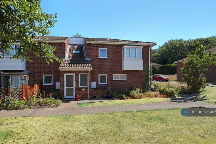 2 Bedroom Flat To Rent In Russell Square, Longfield, DA3