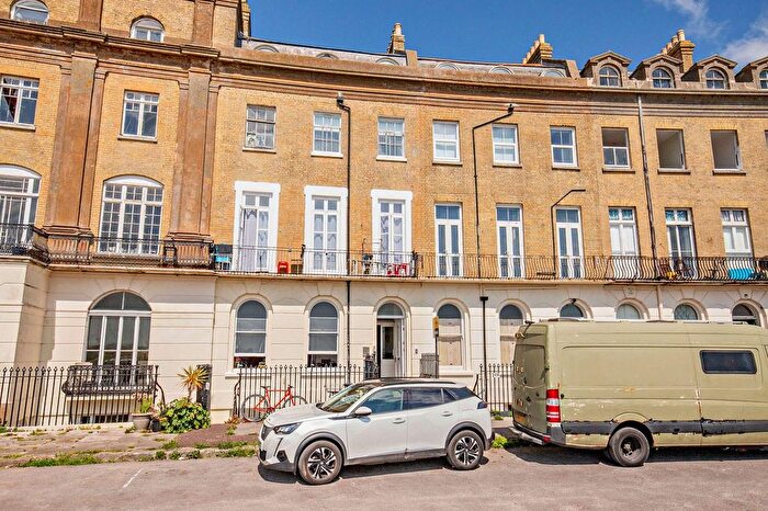 1 Bedroom Flat For Sale In Sea Front, Hayling Island, PO11