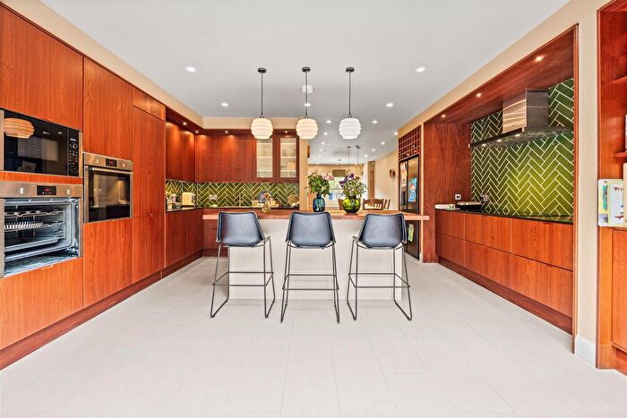 4 Bedroom Town House To Rent In Naseby Close, London, NW6