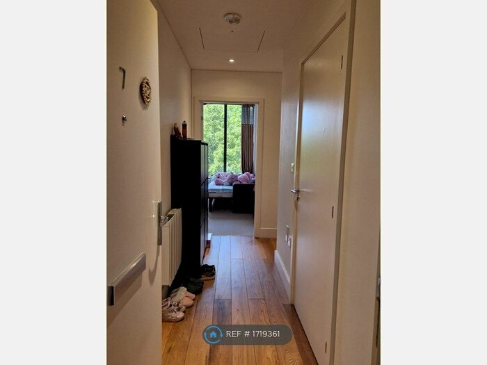 2 Bedroom Flat To Rent In Cornwall House, Slough, SL1