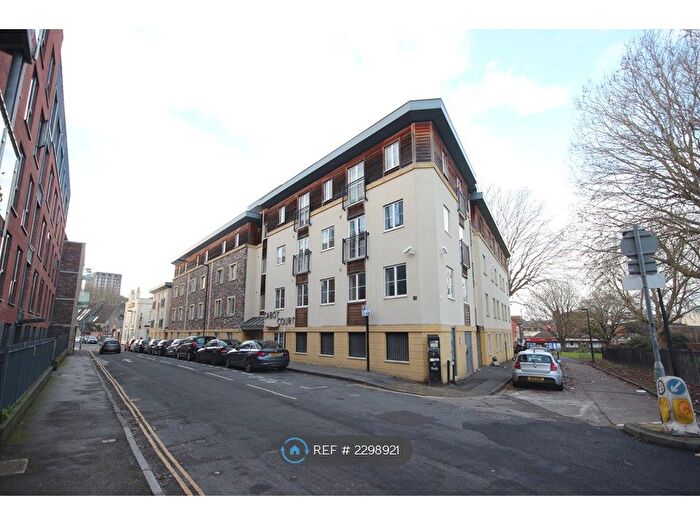 1 Bedroom Flat To Rent In Cabot Court, Bristol, BS2