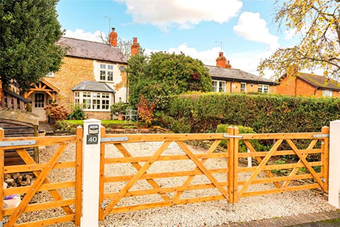 3 Bedroom Cottage For Sale In High Street, Roade, Northampton, Northamptonshire, NN7