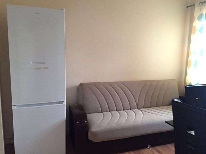 2 Bedroom Flat To Rent In High Road, Ilford, IG1