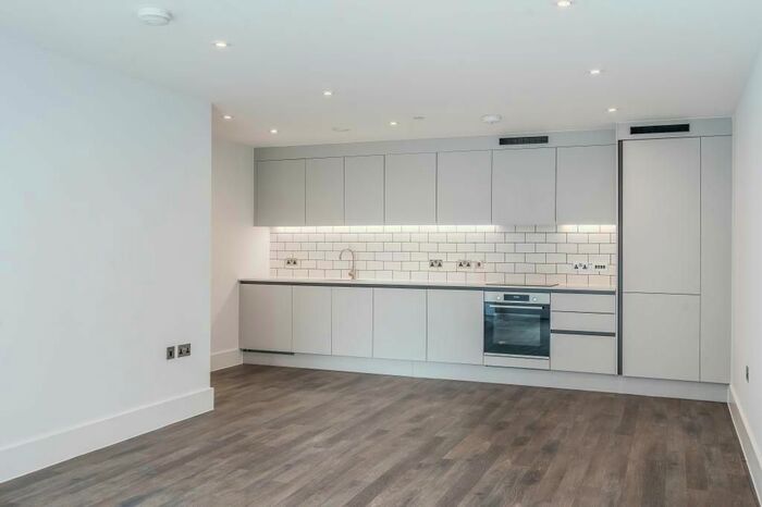 2 Bedroom Flat To Rent In Market Parade, Gloucester, GL1