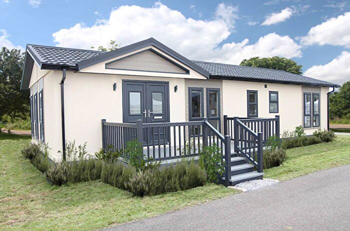 2 Bedroom Park Home For Sale In Riseley, Reading, RG7