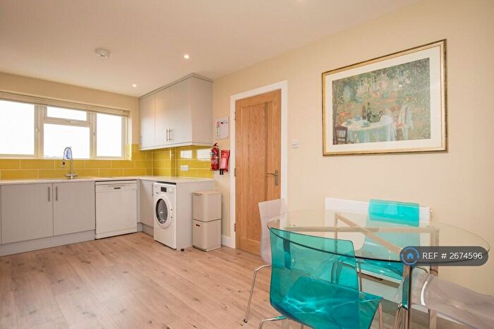 4 Bedroom Flat To Rent In Southway, Guildford, GU2
