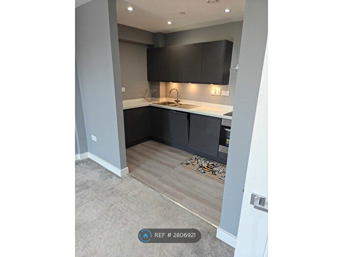 2 Bedroom Flat To Rent In Victoria Avenue, Southend-On-Sea, SS2
