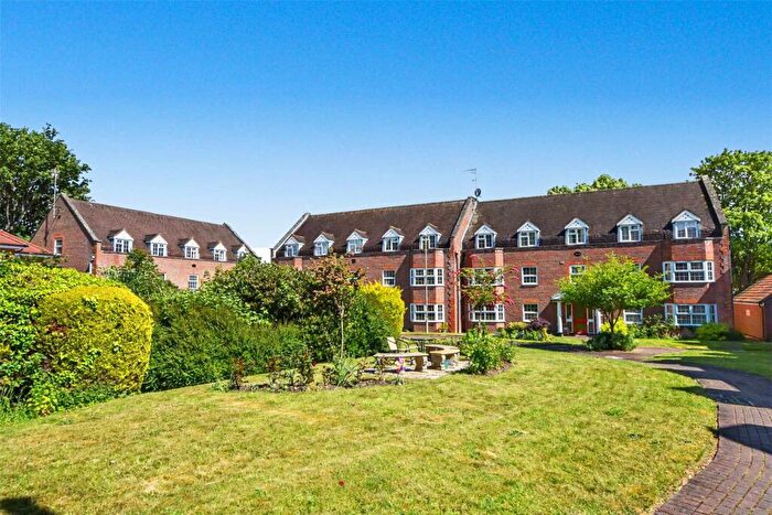 2 Bedroom Apartment For Sale In York Mews, Alton, Hampshire, GU34