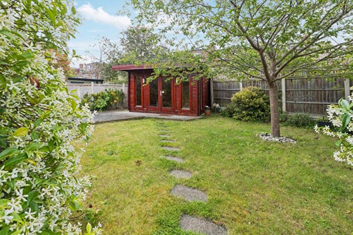 2 Bedroom Flat For Sale In Cambridge Road, Barnes, SW13
