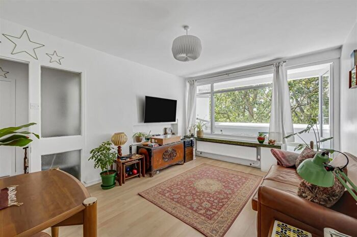 1 Bedroom Flat For Sale In Tangley Grove, London, SW15