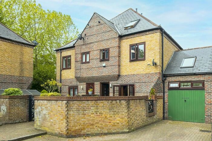 2 Bedroom Semi-Detached House To Rent In Hornblower Close, London, SE16