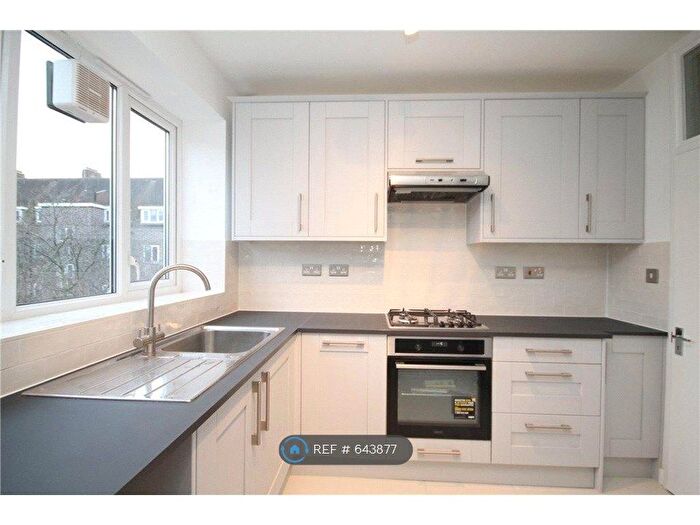 4 Bedroom Flat To Rent In Wandle Way, London, SW18