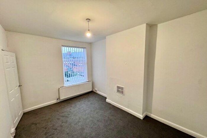 2 Bedroom End Of Terrace House To Rent In Vernon Road, Nottingham, NG6