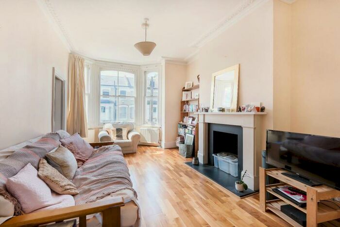 2 Bedroom Flat To Rent In Almeric Road, SW11
