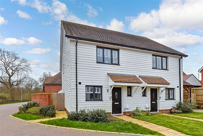 2 Bedroom Semi Detached House For Sale In Tulip Drive, Ashford, Kent, TN24
