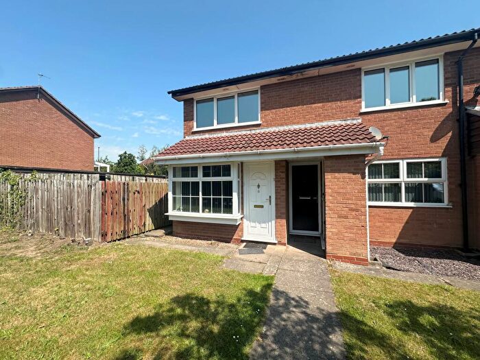 2 Bedroom Maisonette To Rent In Apsley Croft, Birmingham, B38