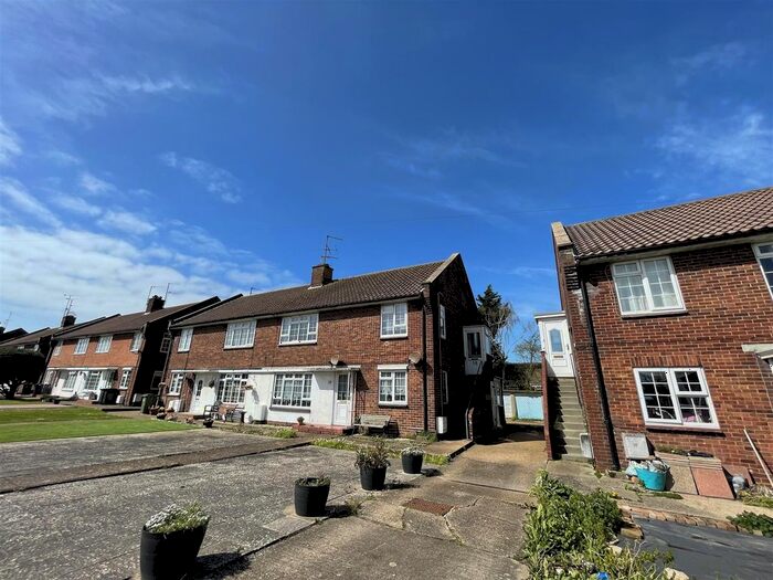 2 Bedroom Maisonette To Rent In Seaside, Eastbourne, BN23