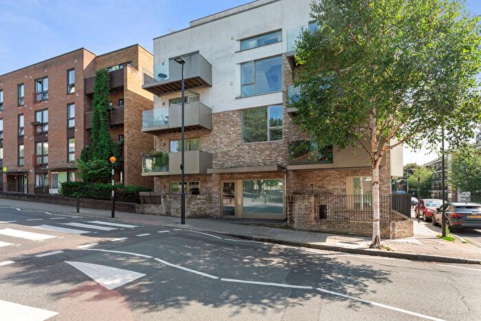 2 Bedroom Flat For Sale In Copenhagen Street, Islington, London, N1