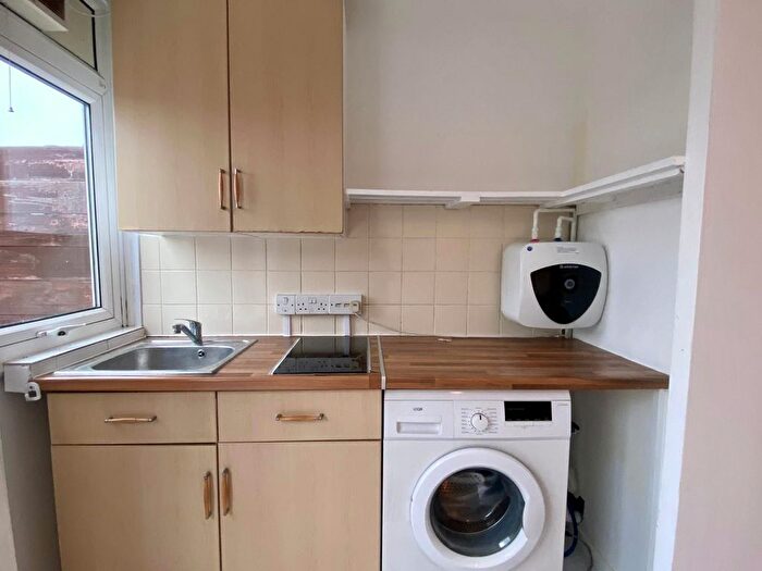 1 Bedroom Studio To Rent In Caernarvon Close, Mitcham, CR4