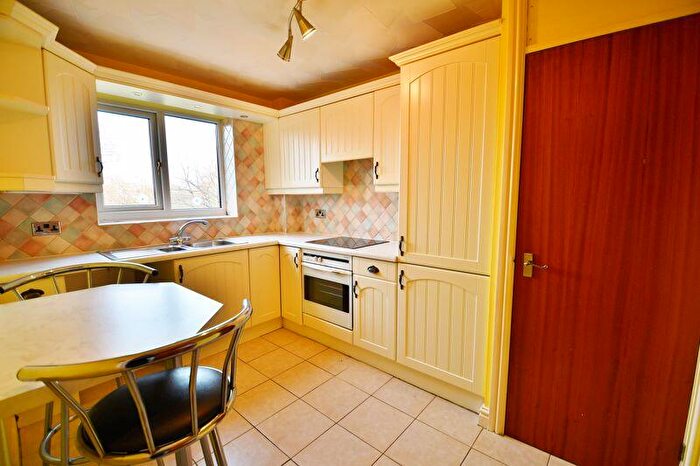2 Bedroom Flat To Rent In Aldred Street, Manchester, M30