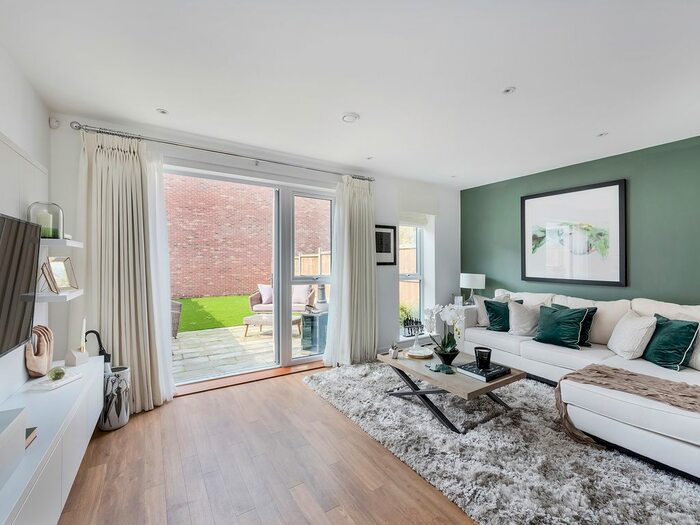 3 Bedroom Town House To Rent In Reynard Way, Brentford, TW8