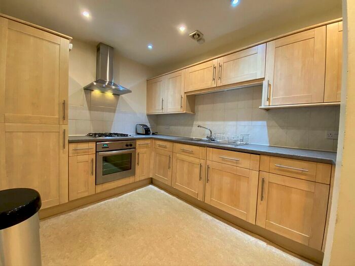4 Bedroom Flat To Rent In Strathfillan Road, Marchmont, Edinburgh, EH9