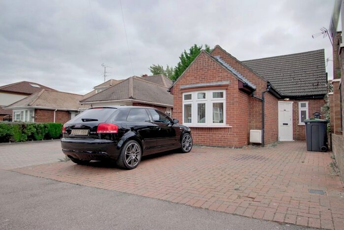 4 Bedroom Bungalow To Rent In Malzeard Road, Luton, LU3
