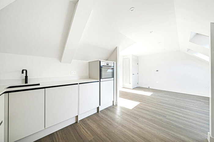 2 Bedroom Flat For Sale In Hyde Street, Winchester, Hampshire, SO23