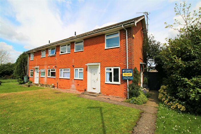 2 Bedroom Maisonette To Rent In Chichester Place, Basingstoke, Hants, RG22