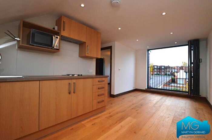 1 Bedroom Apartment To Rent In Park Road, Hendon, NW4