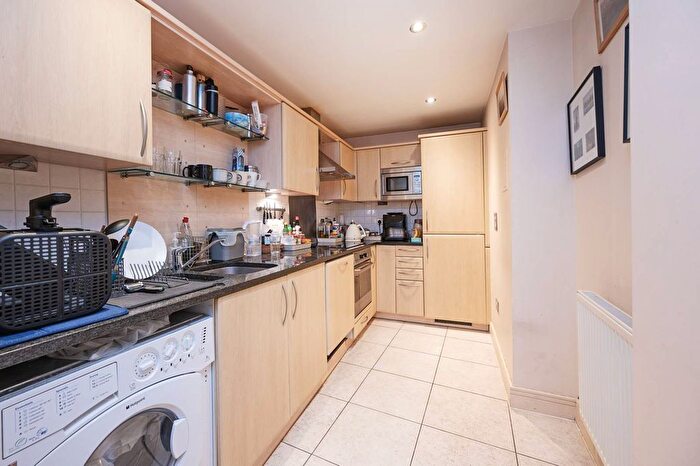 2 Bedroom Flat To Rent In Goswell Road, Clerkenwell, London, EC1V