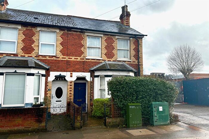 2 Bedroom Terraced House For Sale In Lynmouth Road, Reading, RG1