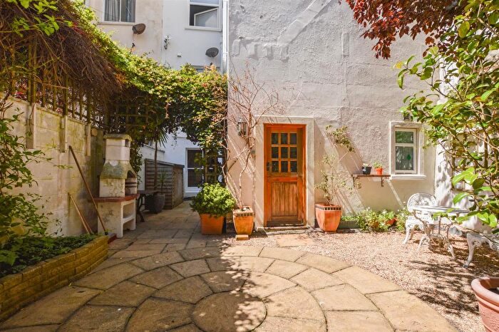 2 Bedroom Flat To Rent In Compton Street, Eastbourne, BN21